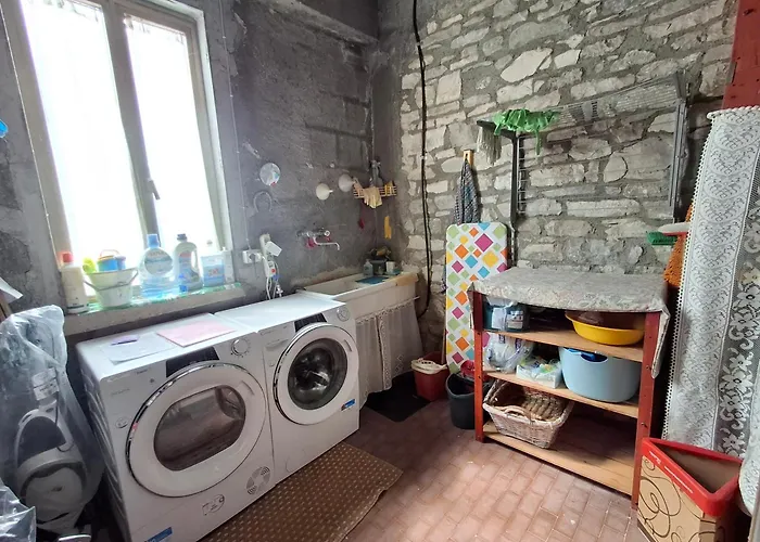 Casa Vitiolo - Right Section